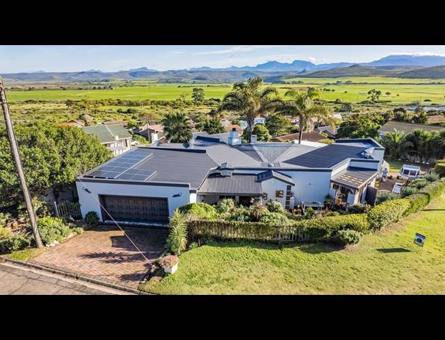 5 BEDROOM HOUSE FOR SALE IN FRAAIUITSIG
